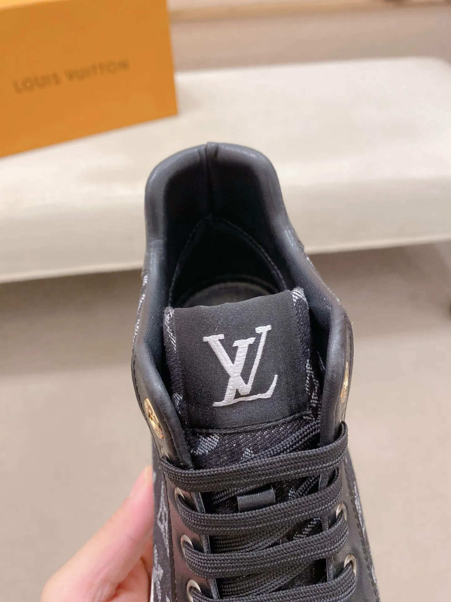 Factory price: 420 men's shoes💰🇮🇹🇮🇹LV Louis Vuitton. The latest fashionable casual shoes are popular in physical stores. New spring and summer comfortable imported custom original cowhide, unique jacquard fabric element design. With sheepskin lining, Lv original bottom, [sun][sun] high-end packaging and high quality💪Details determine the quality, you can enter and exit the counter at will, welcome to compare🇮🇹Size 38-44